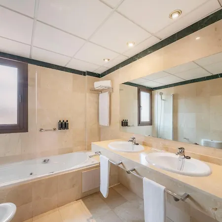 Eurostars Plaza Acueducto מלון 4*