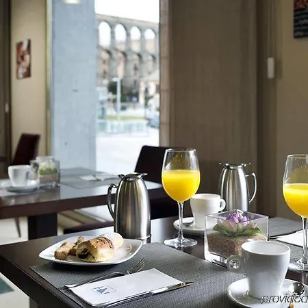 Hotel Eurostars Plaza Acueducto 4*