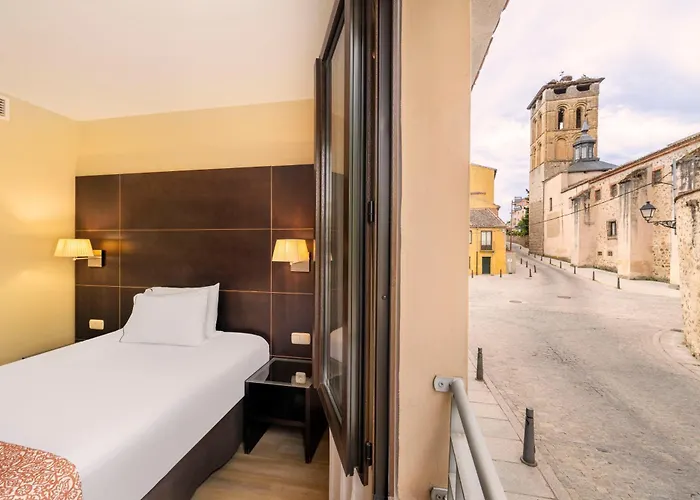 Отель Eurostars Plaza Acueducto