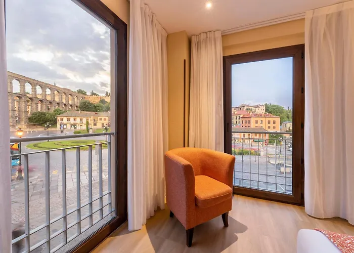 Отель Eurostars Plaza Acueducto Сеговия